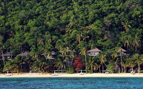 03. Pangulasian Island - Beach and Canopy Villa Facade_001